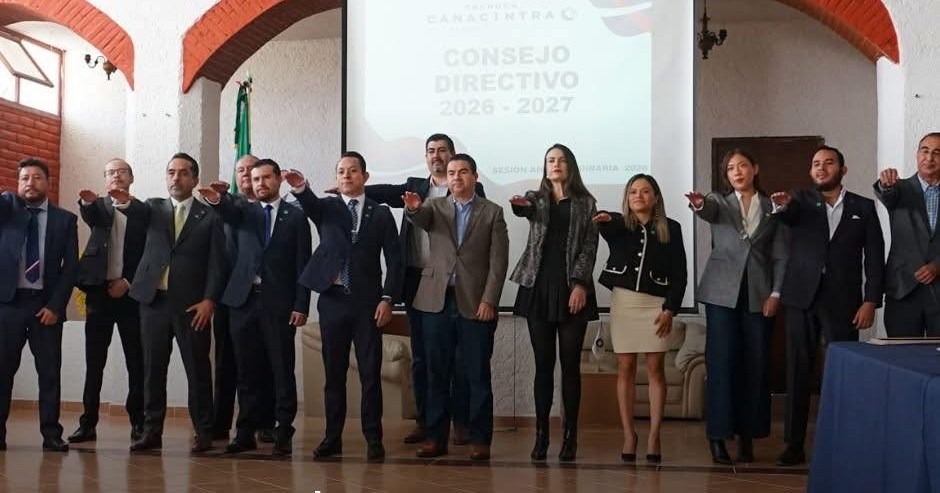 Equipo de Teseo Data Lab en CANACINTRA Pachuca